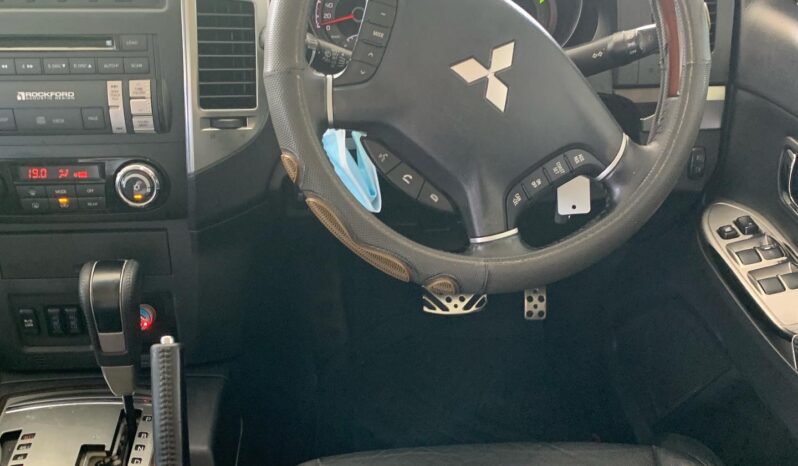 Mitsubishi Pajero 2015 full