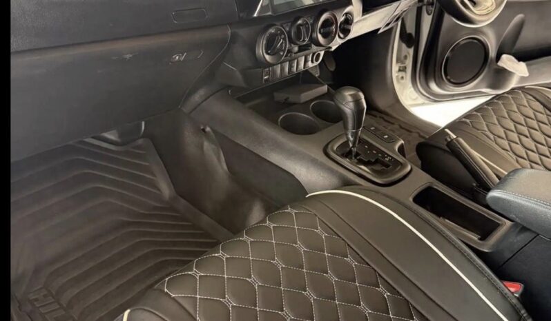 Toyota Hilux 2022 full