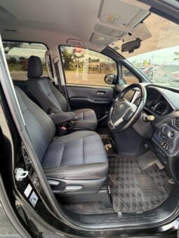 Toyota Voxy 2015 full