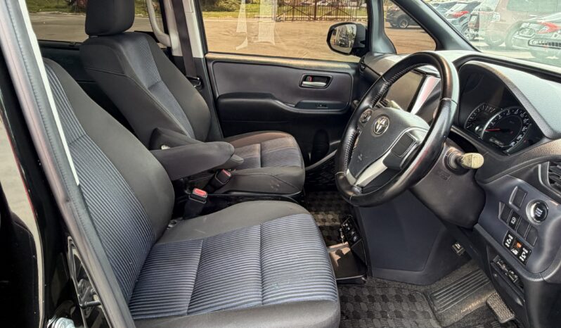 Toyota Voxy 2015 full