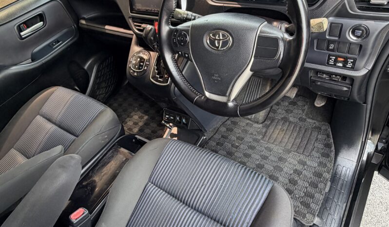 Toyota Voxy 2015 full