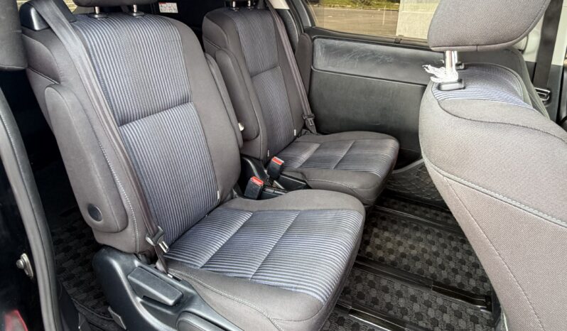 Toyota Voxy 2015 full