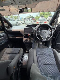Toyota Voxy 2015 full