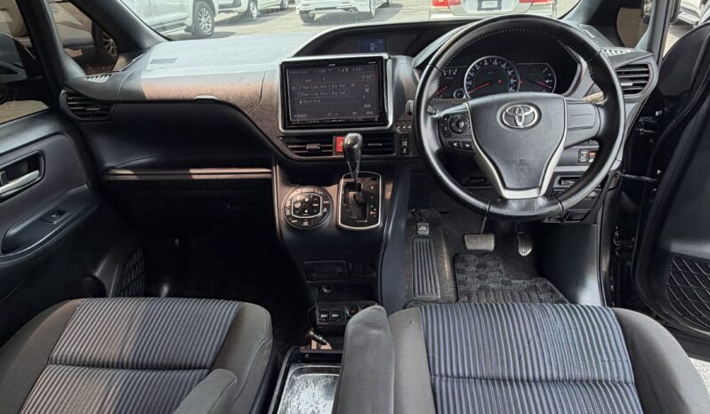 Toyota Voxy 2015 full