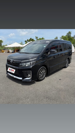 Toyota Voxy 2015 full