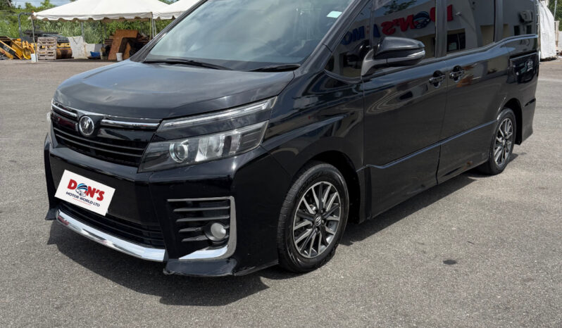 Toyota Voxy 2015 full