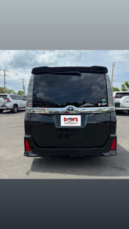 Toyota Voxy 2015 full