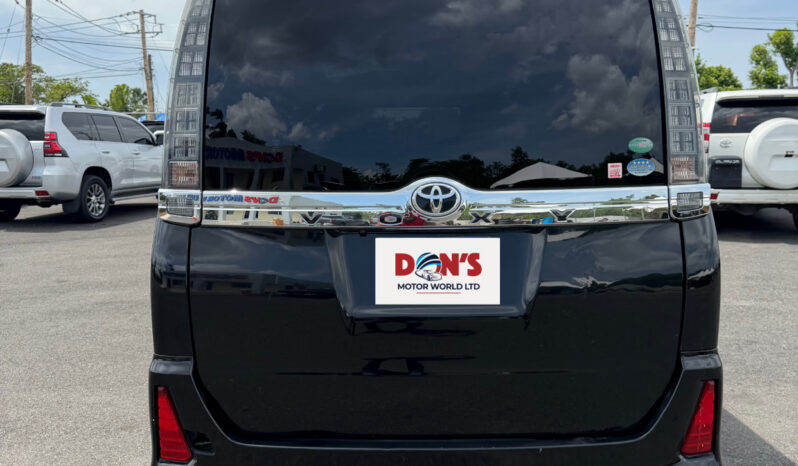 Toyota Voxy 2015 full