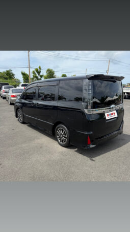 Toyota Voxy 2015 full
