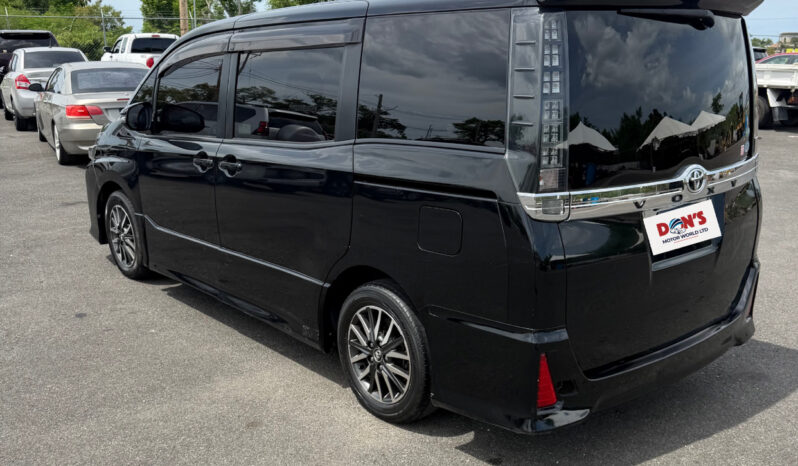 Toyota Voxy 2015 full